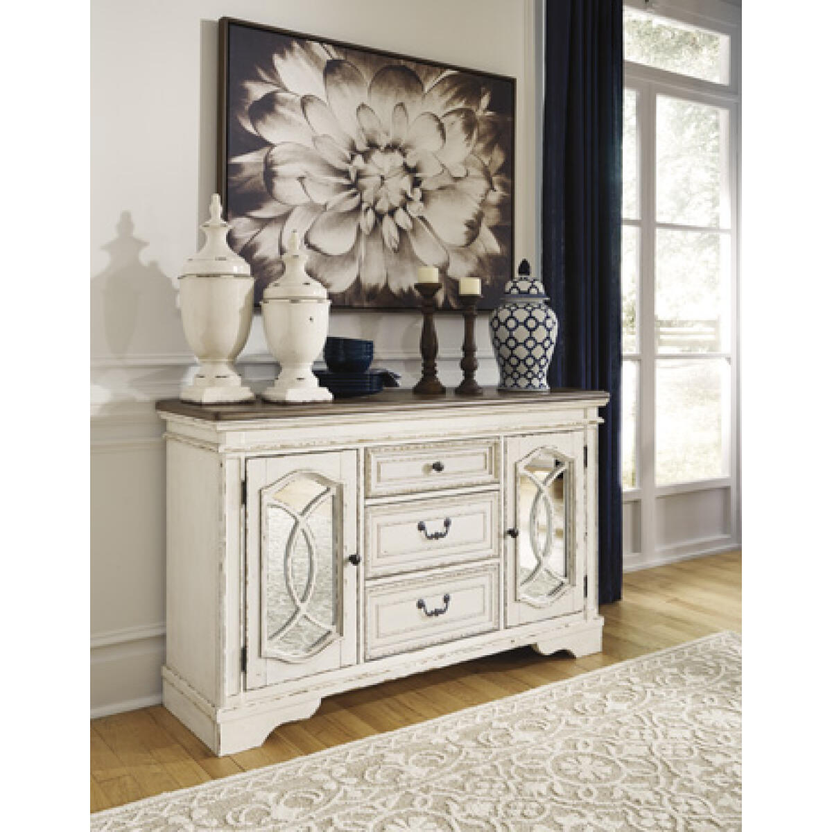 b40ee23cb8cd2867225fb00e1c29812d Realyn Dining Server - Image 1